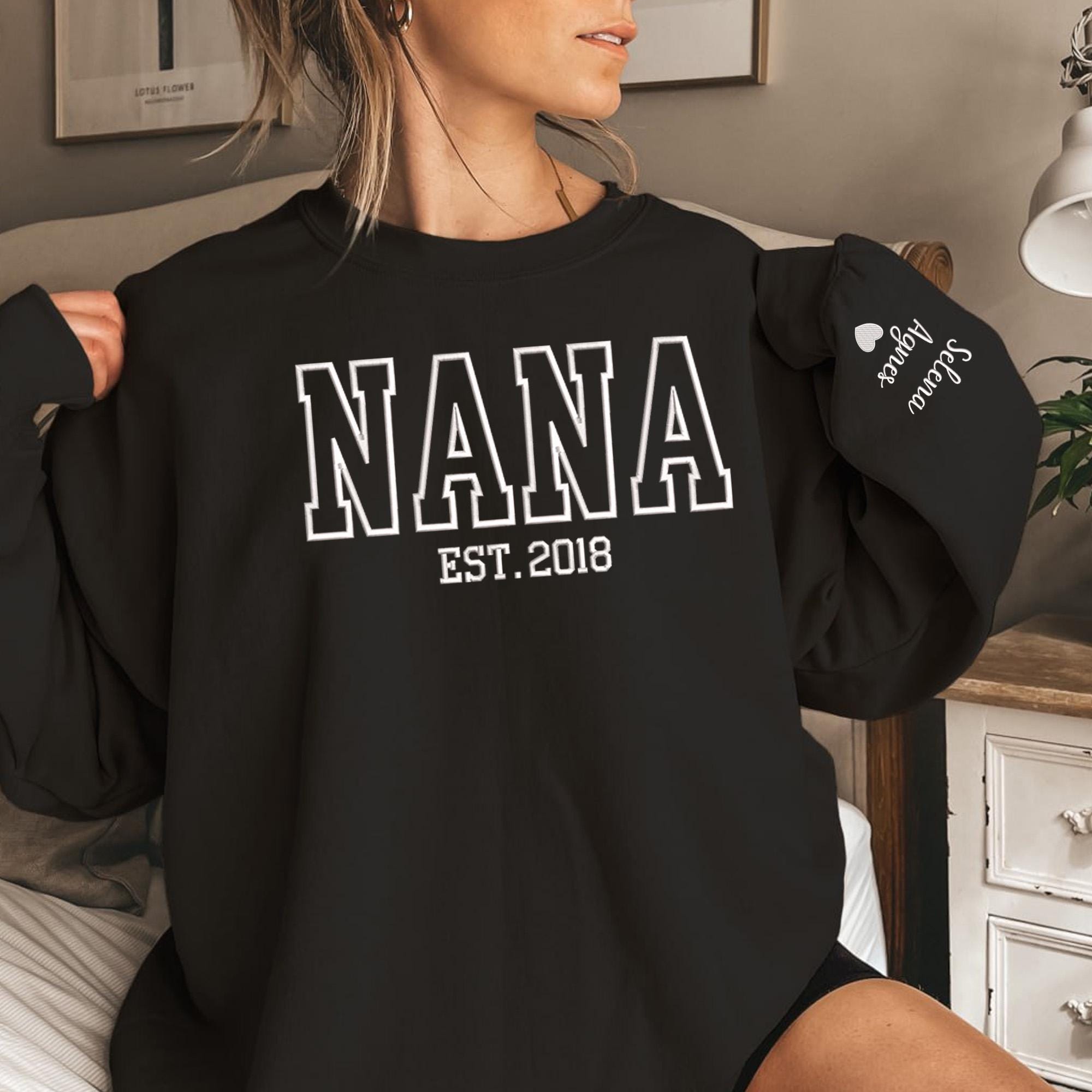 Mama Sweatshirt with Date and Kids' Names on Sleeve - Image 6